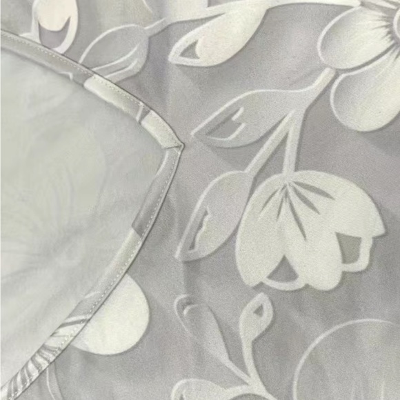 Floral print dress.  Casual V-neck short sleeve summer dress.  Machine Washable - Picture 6 of 7